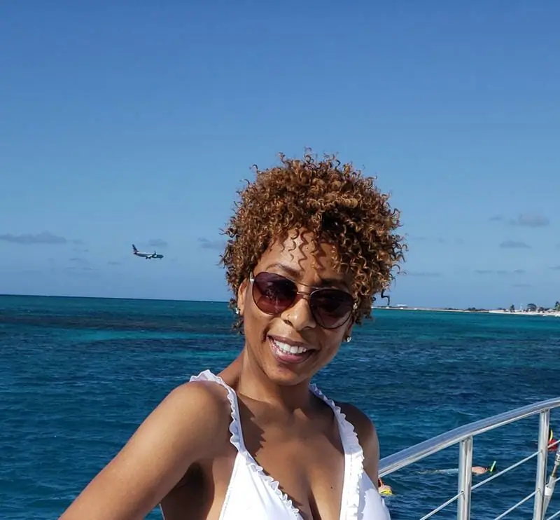 Ashro customer wearing a wig